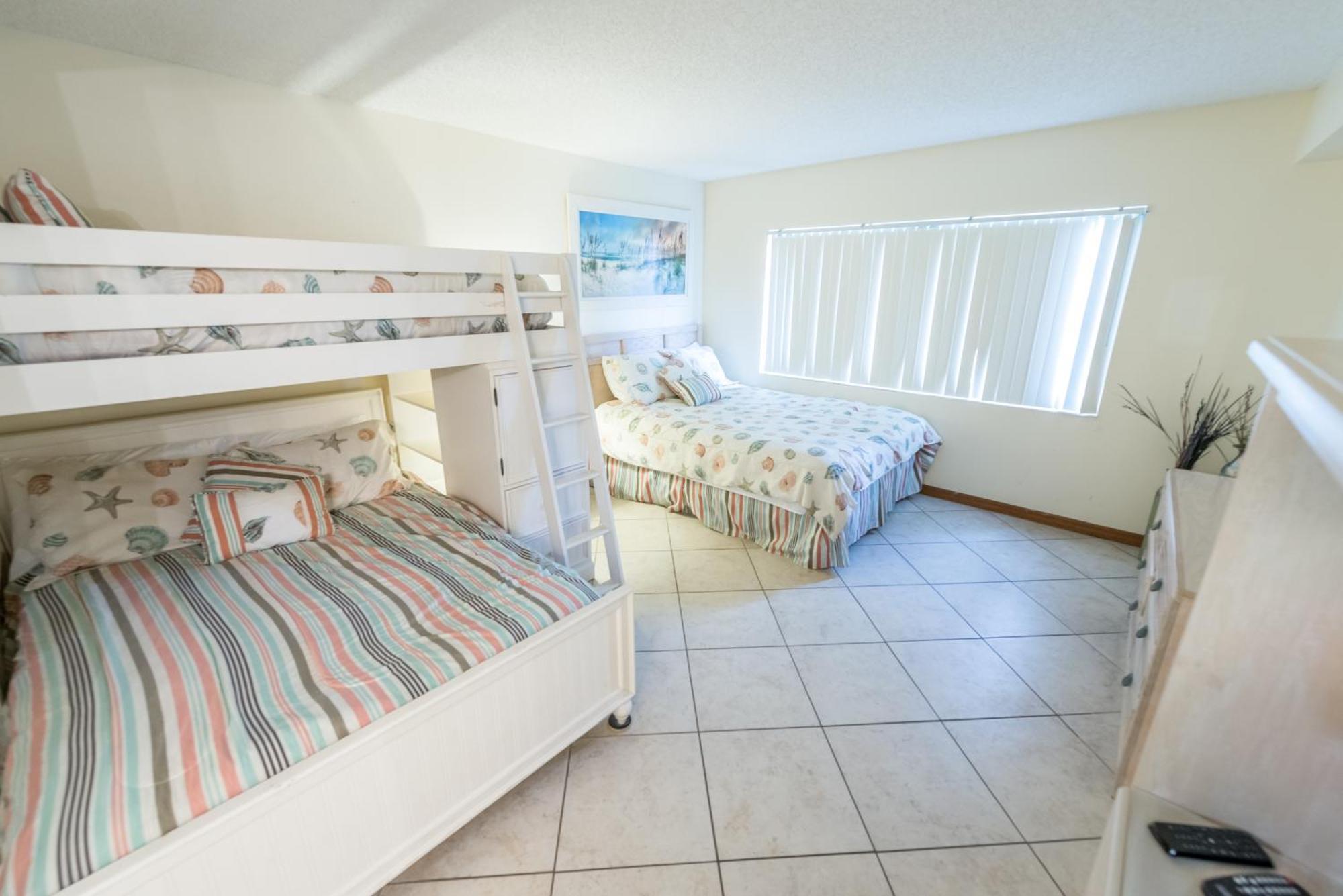 Sandcastles Cocoa Beach Bilik gambar